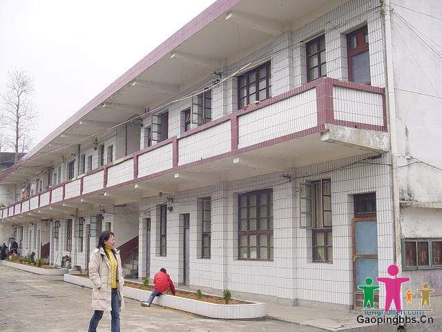 我们的教师就在这里，那个时候啊，我固执的认为这里是我见过的最宽敞的教师，如今，我固执的认为，这里是我 ...