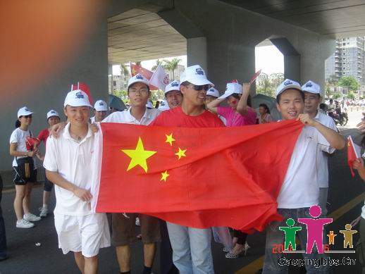 老乡会的年轻人.jpg